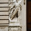 Foto: Dettaglio del Palazzo del Parlamento - Piazza del Parlamento  (Roma) - 0